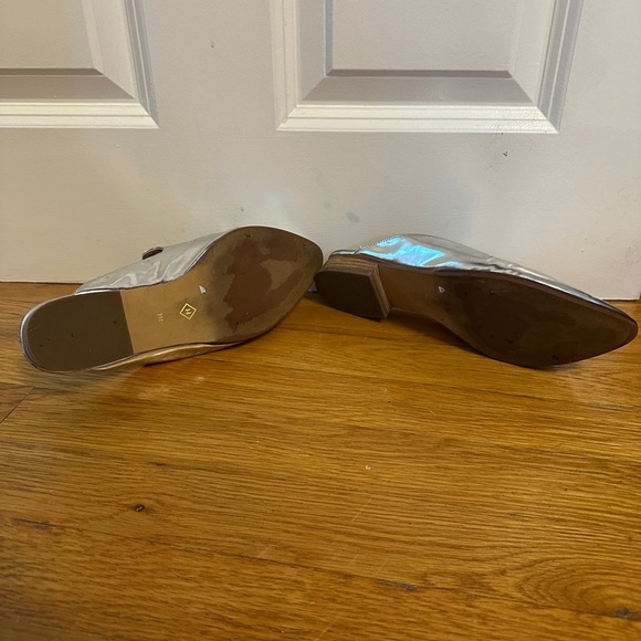 Halogen Silver Metallic Pointed Toe Mules Size 7 - Picture 10 of 11
